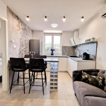 Monlux Studio Apartment 公寓